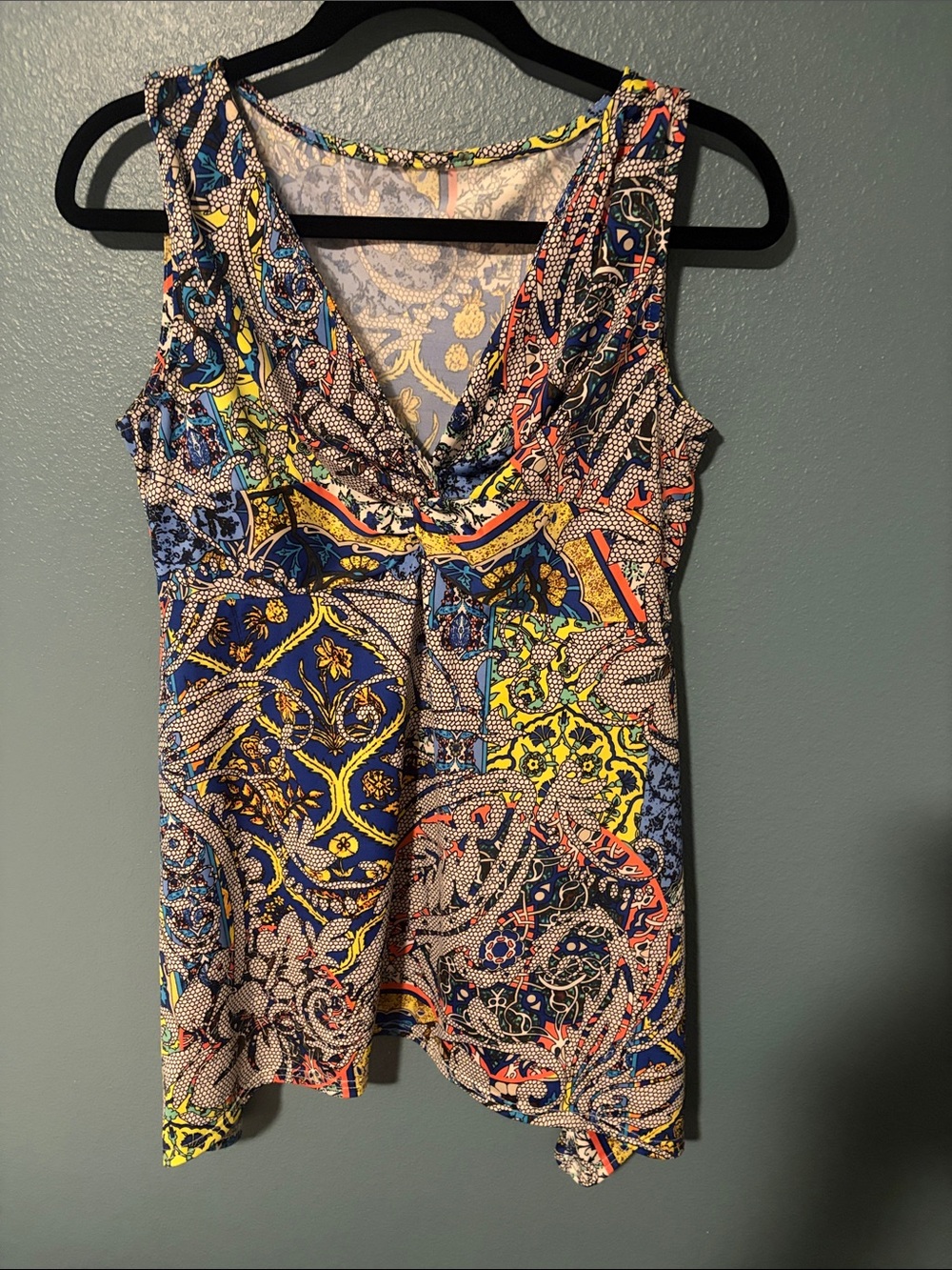 Sleeveless V-Neck Printed Tank Top - Multicolor